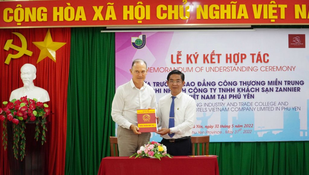 MITC Ký kết hợp tác với Công ty TNHH Khách sạn Zannier Việt Nam